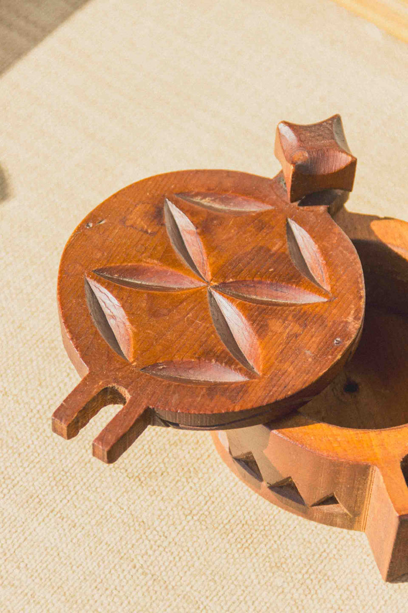 boite-bois-gravee-vintage-Collection-ete-Eloge-Paris-Brocante-Boheme