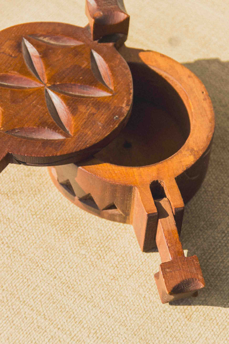 boite-bois-gravee-vintage-Collection-ete-Eloge-Paris-Brocante-Boheme