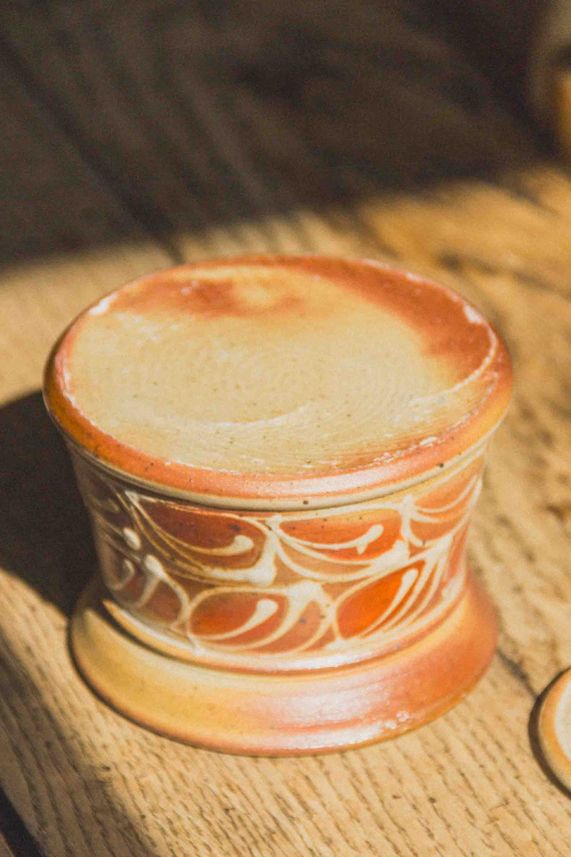 boite-vintage-brut-orangee-Collection-ete-Eloge-Paris-Brocante-Boheme