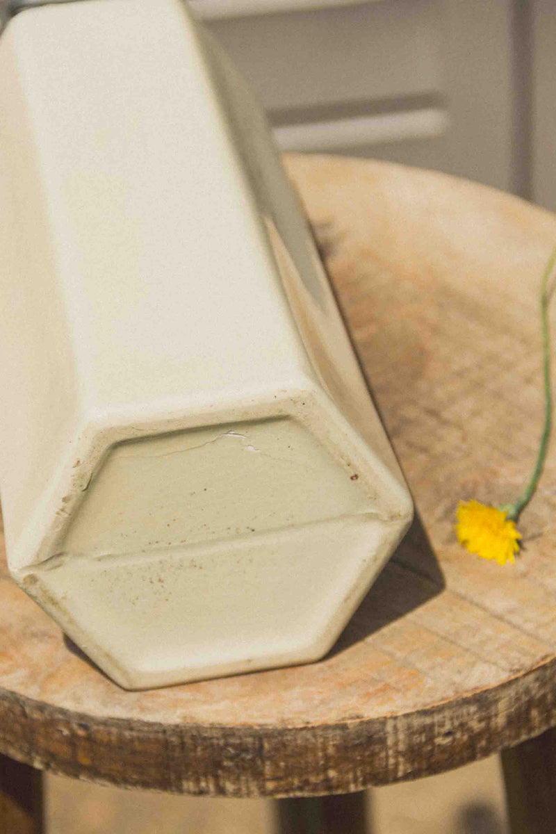 bouteille-gres-blanc-hexagonale-ancienne-Collection-ete-Eloge-Paris-Brocante-Boheme