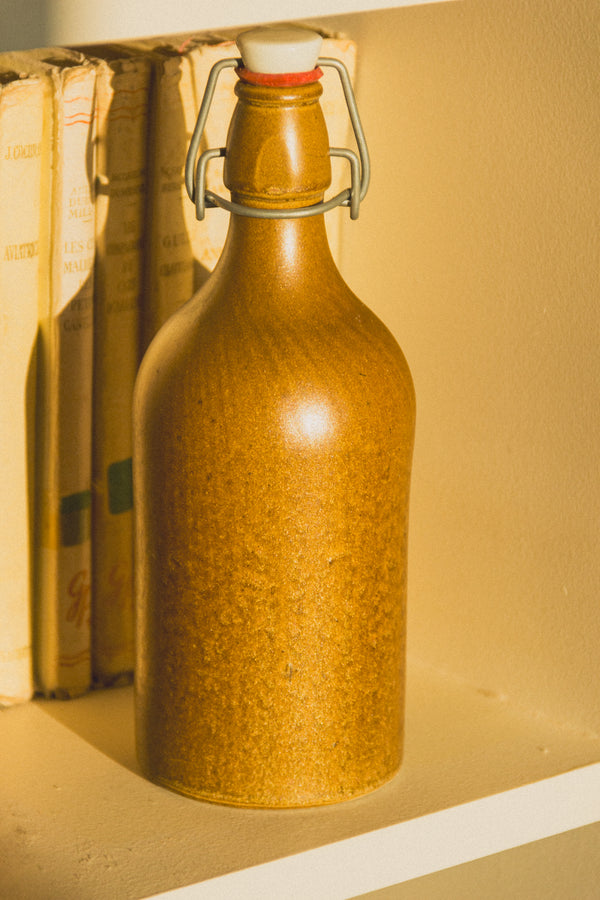 bouteille-gres-brun-Collection-printemps-Eloge-Paris-Brocante-Boheme