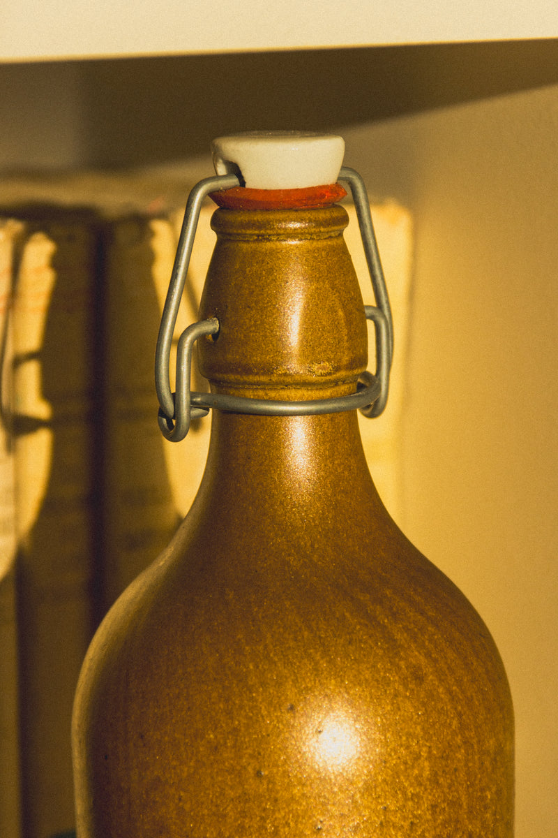 bouteille-gres-brun-Collection-printemps-Eloge-Paris-Brocante-Boheme