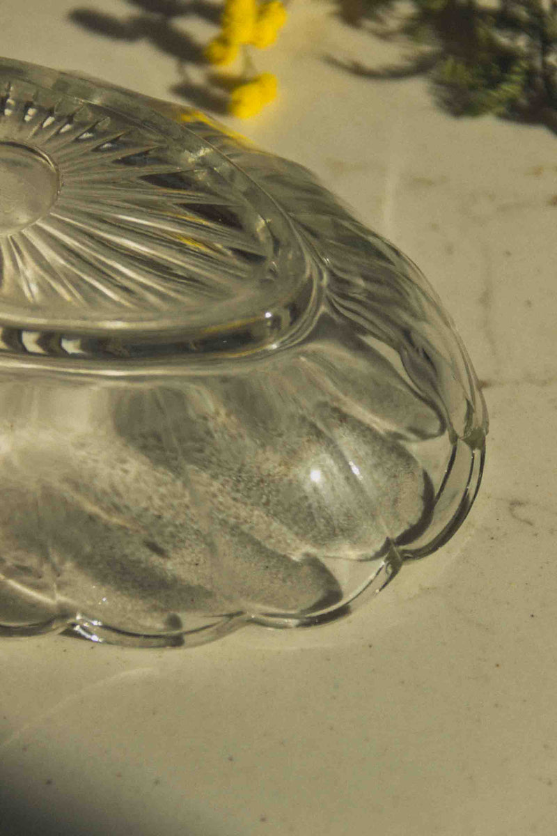 coupelle-ovale-dentelee-verre-Collection-printemps-Eloge-Paris-Brocante-Boheme