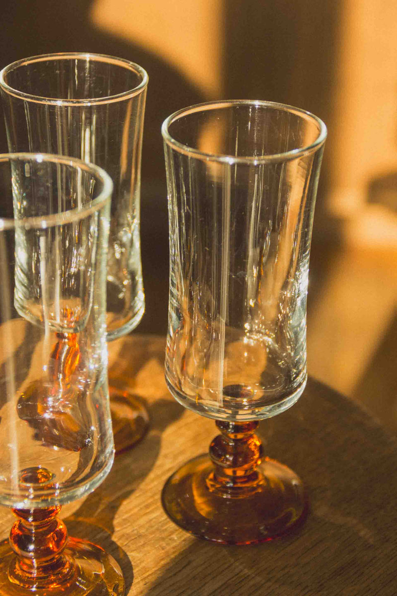 flutes-champagne-pied-orange-vintage-Collection-printemps-Eloge-Paris-Brocante-Boheme