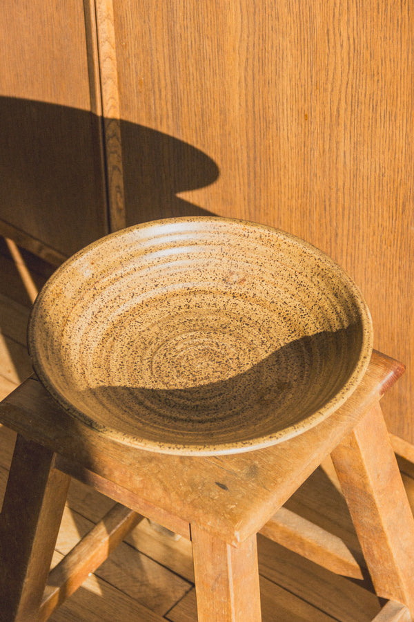 grand-plat-creux-gres-mouchete-Collection-printemps-Eloge-Paris-Brocante-Boheme