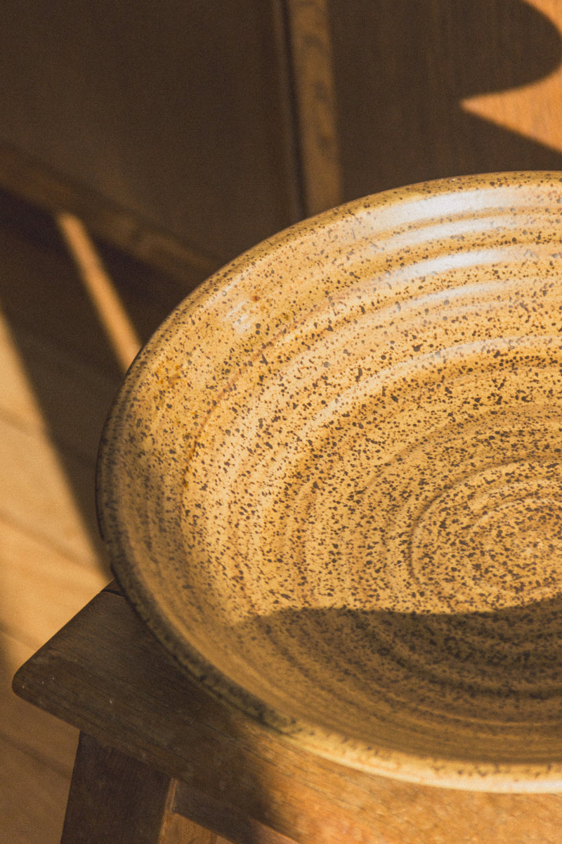 grand-plat-creux-gres-mouchete-Collection-printemps-Eloge-Paris-Brocante-Boheme