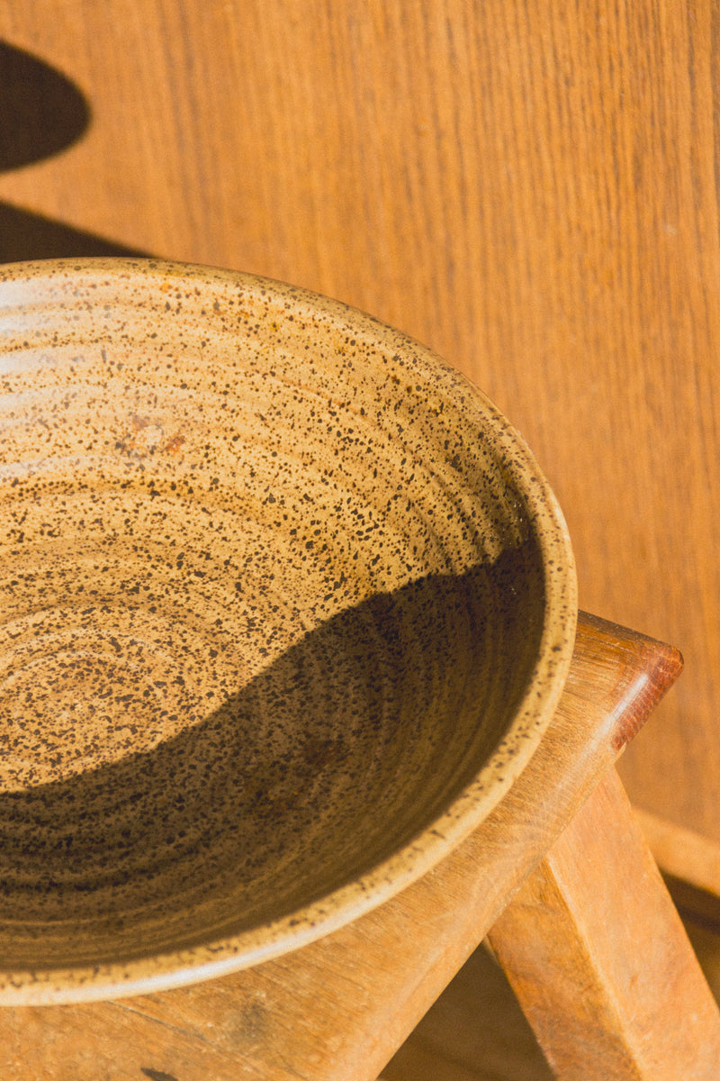 grand-plat-creux-gres-mouchete-Collection-printemps-Eloge-Paris-Brocante-Boheme
