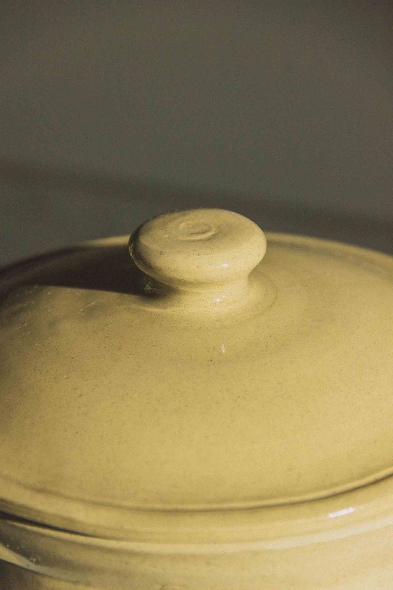 grand-pot-cuisine-beige-anglais-Collection-printemps-Eloge-Paris-Brocante-Boheme