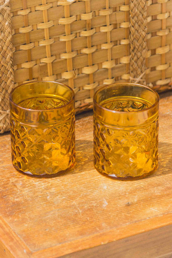 lot-verres-jaune-vintage-pernod-Collection-ete-Eloge-Paris-Brocante-Boheme