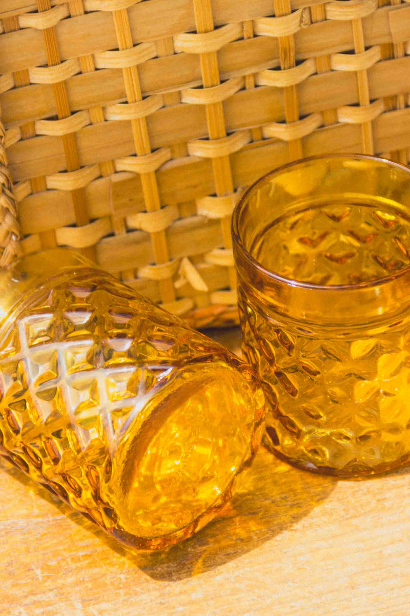 lot-verres-jaune-vintage-pernod-Collection-ete-Eloge-Paris-Brocante-Boheme