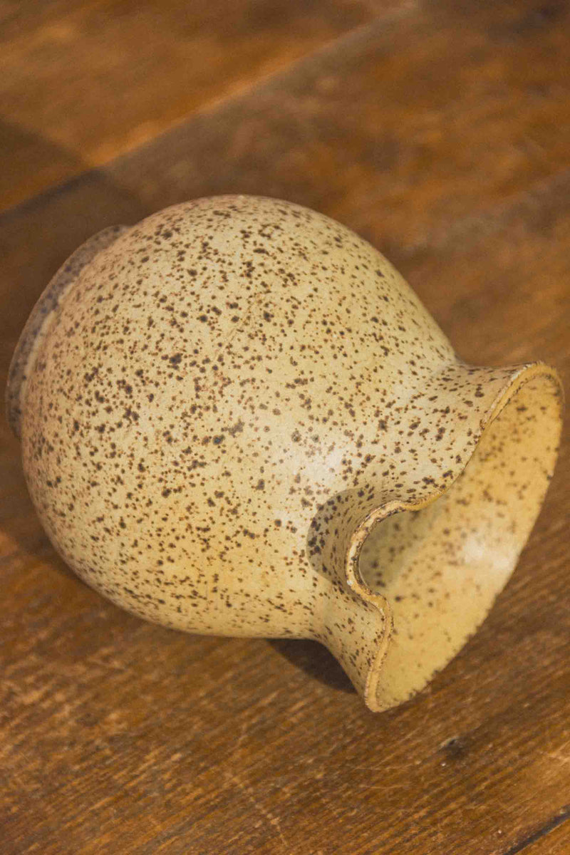 mini-pichet-gres-mouchete-beige-Collection-ete-Eloge-Paris-Brocante-Boheme