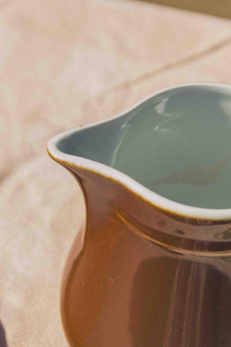 pichet-ceramique-bordeaux-brillant-Collection-ete-Eloge-Paris-Brocante-Boheme