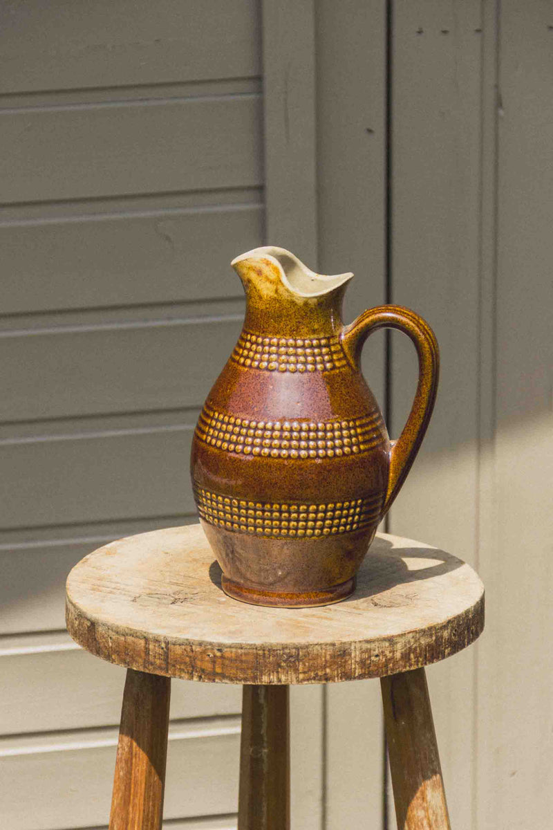pichet-gres-berry-boules-bordeaux-Collection-ete-Eloge-Paris-Brocante-Boheme