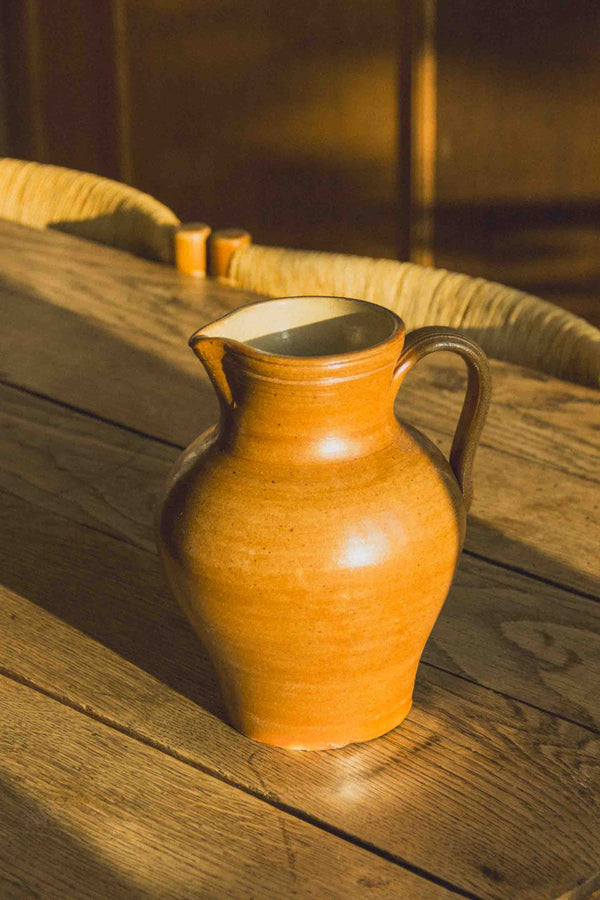 pichet-gres-brun-courbes-vintage-Collection-automne-Eloge-Paris-Brocante-Boheme