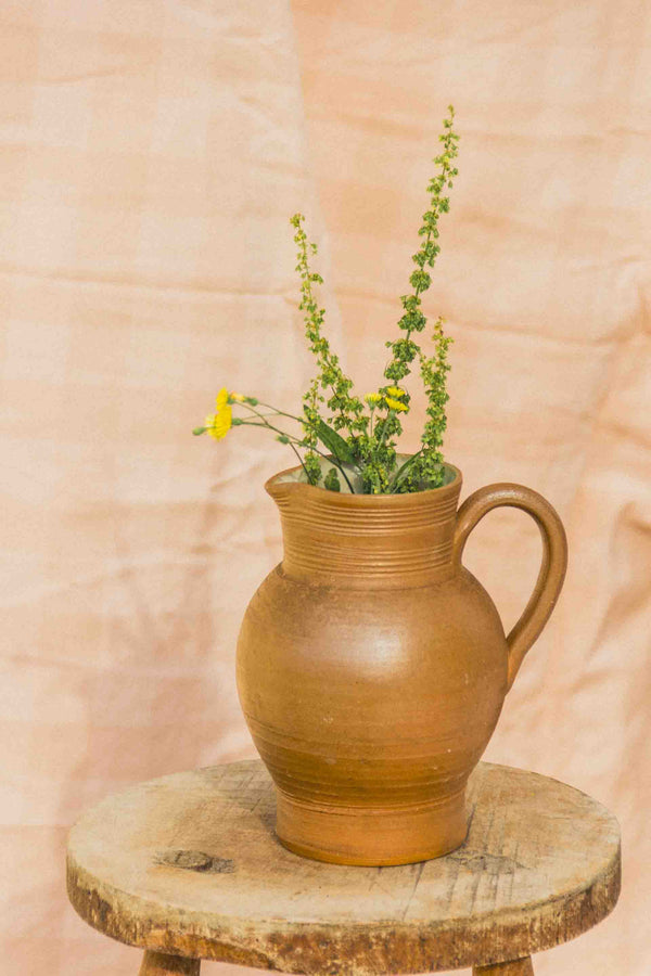 pichet-gres-brun-courbes-vintage-Collection-ete-Eloge-Paris-Brocante-Boheme