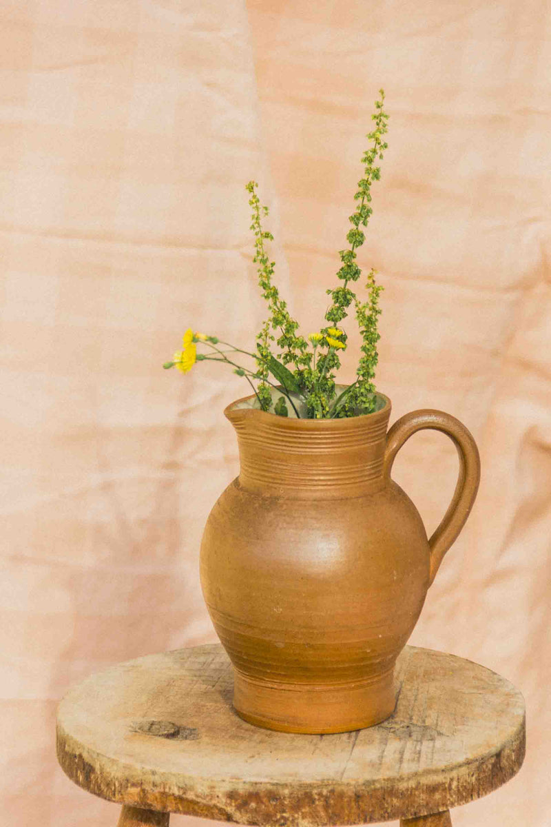 pichet-gres-brun-courbes-vintage-Collection-ete-Eloge-Paris-Brocante-Boheme