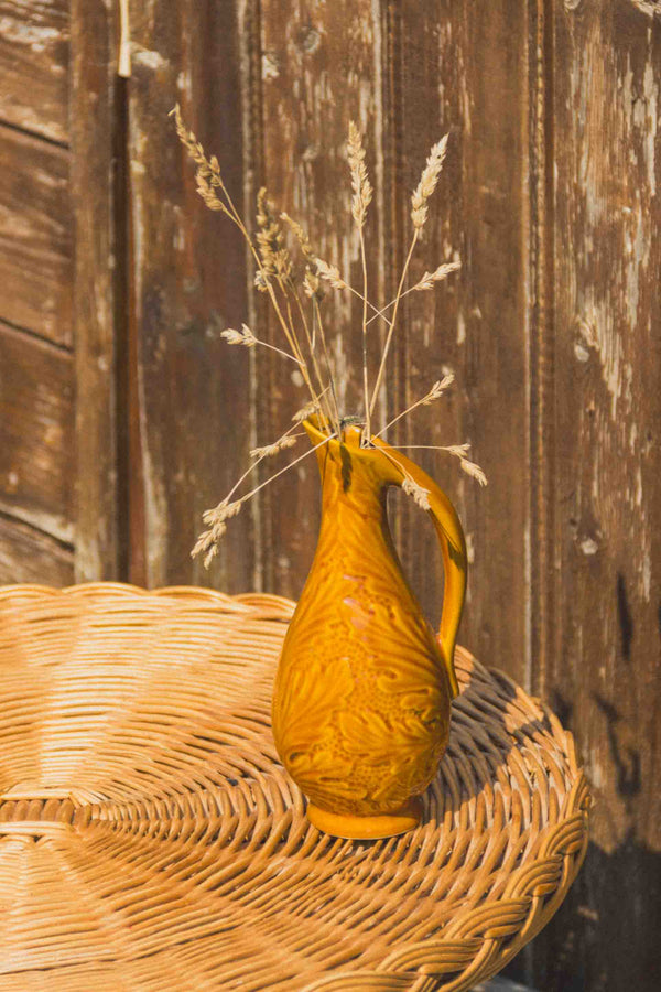 pichet-jaune-fleuri-vintage-Collection-automne-Eloge-Paris-Brocante-Boheme