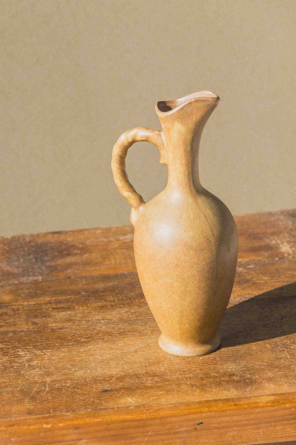 pichet-long-vieux-gres-marron-vintage-Collection-automne-Eloge-Paris-Brocante-Boheme