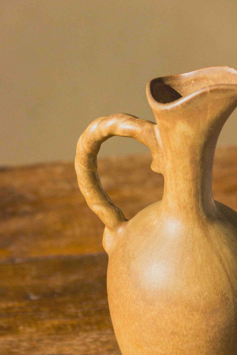 pichet-long-vieux-gres-marron-vintage-Collection-automne-Eloge-Paris-Brocante-Boheme