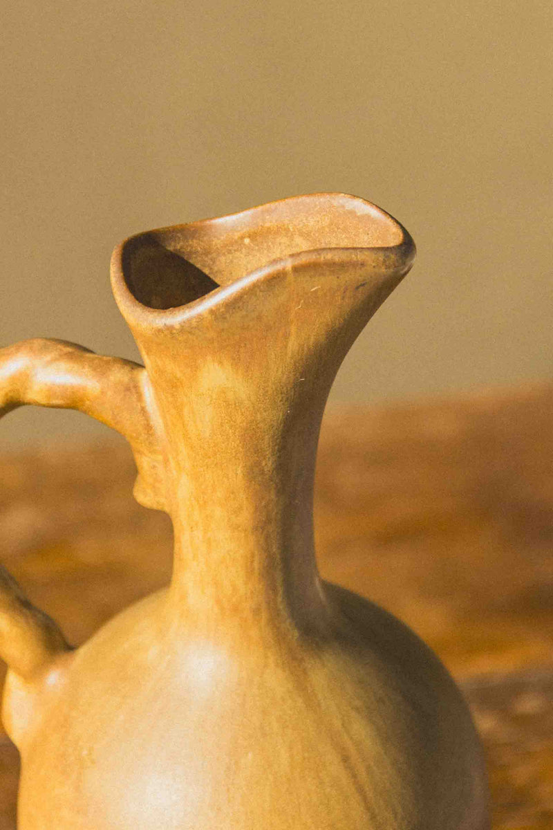 pichet-long-vieux-gres-marron-vintage-Collection-automne-Eloge-Paris-Brocante-Boheme