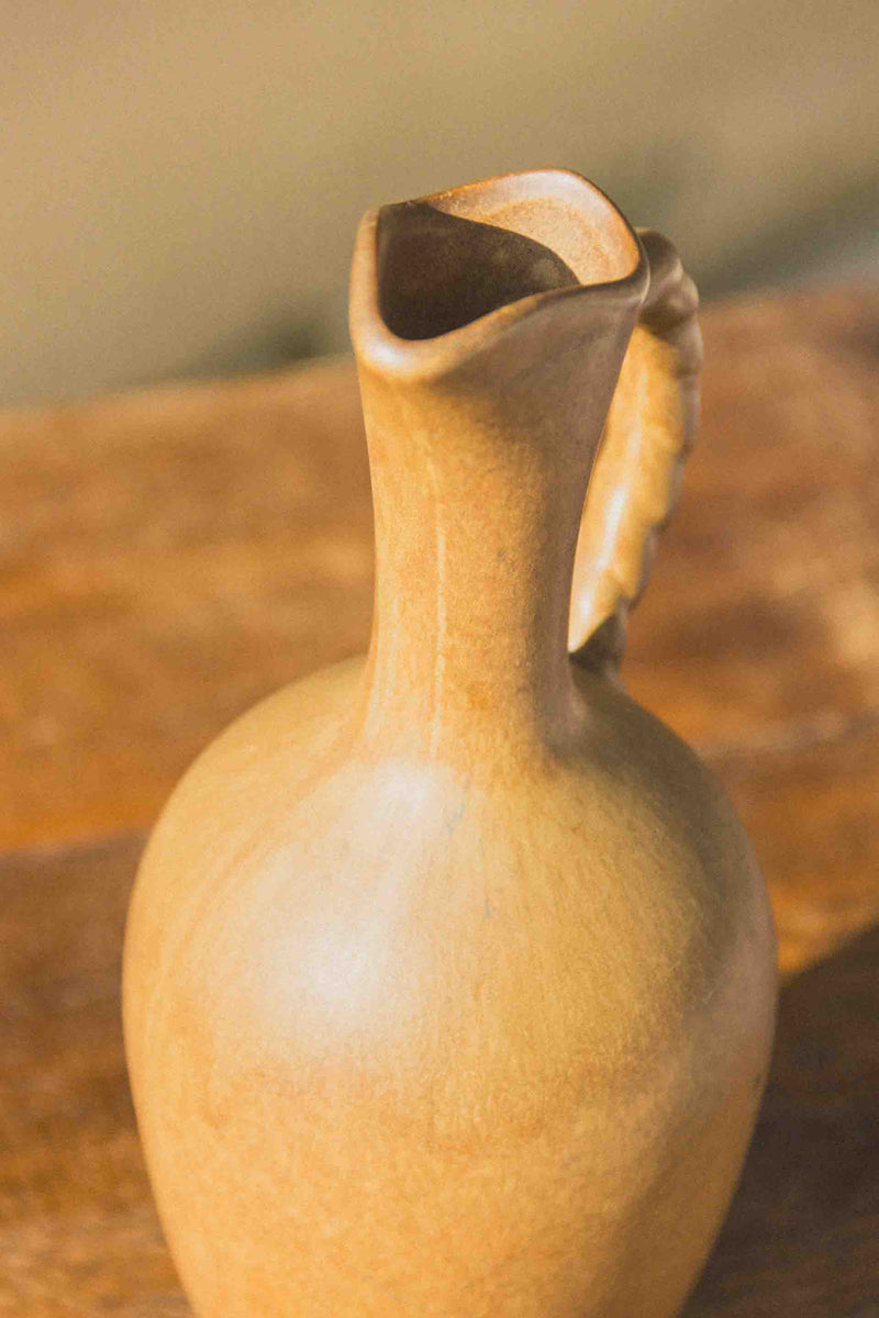 pichet-long-vieux-gres-marron-vintage-Collection-automne-Eloge-Paris-Brocante-Boheme