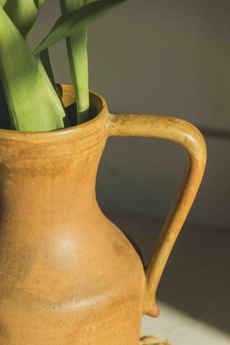 pichet-vieux-gres-brun-vintage-Collection-printemps-Eloge-Paris-Brocante-Boheme