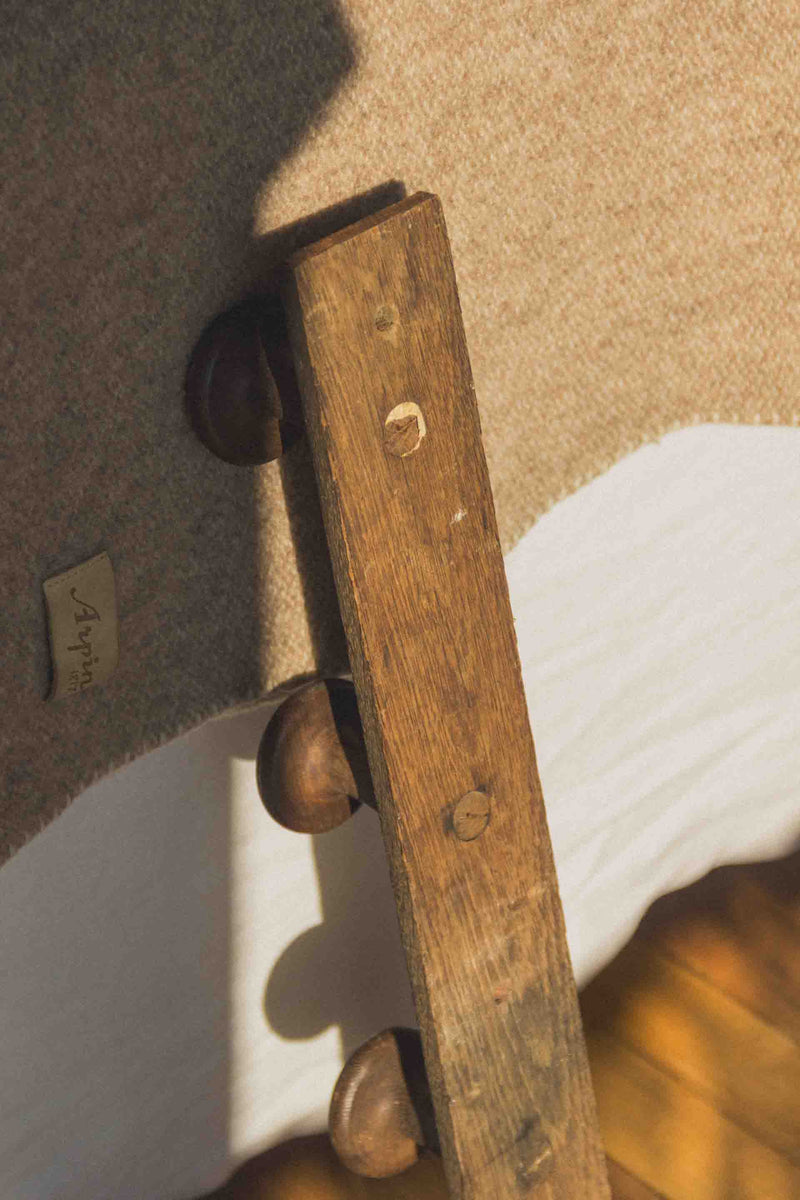 porte-manteau-bois-brut-vintage-Collection-printemps-Eloge-Paris-Brocante-Boheme