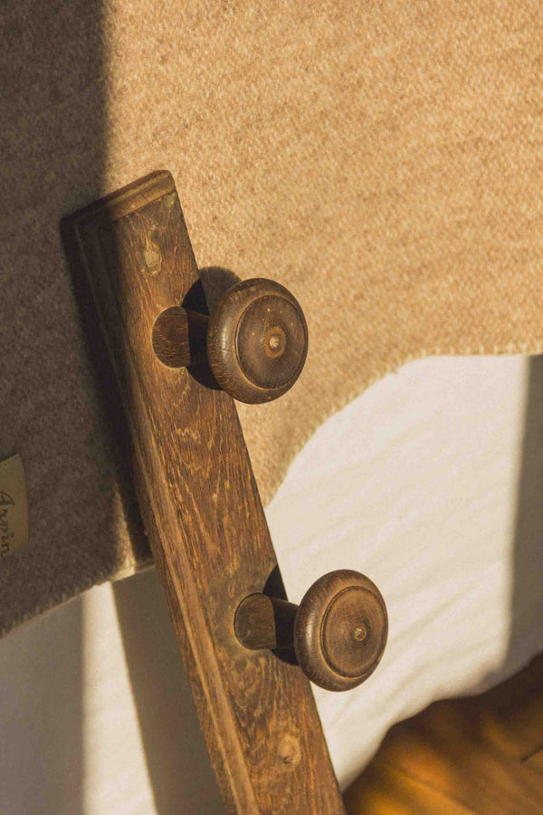 porte-manteau-bois-brut-vintage-Collection-printemps-Eloge-Paris-Brocante-Boheme