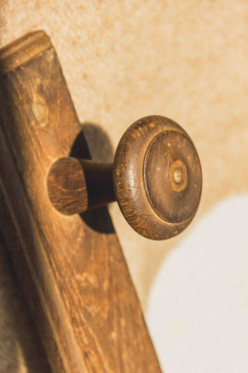 porte-manteau-bois-brut-vintage-Collection-printemps-Eloge-Paris-Brocante-Boheme