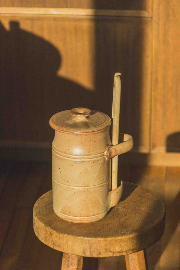 pot-cornichons-beige-mouchetee-vintage-Collection-printemps-Eloge-Paris-Brocante-Boheme