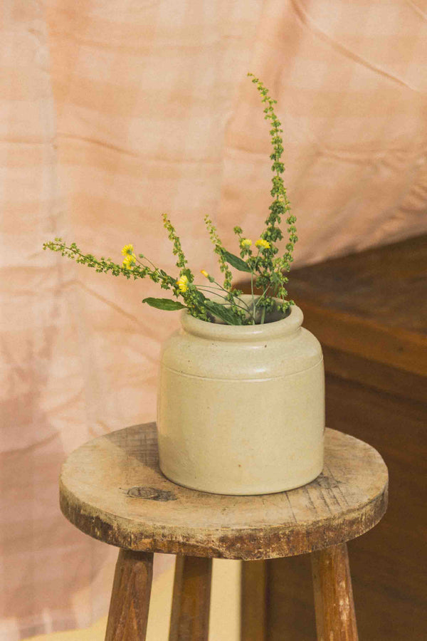 pot-moutarde-beige-ancien-Collection-ete-Eloge-Paris-Brocante-Boheme