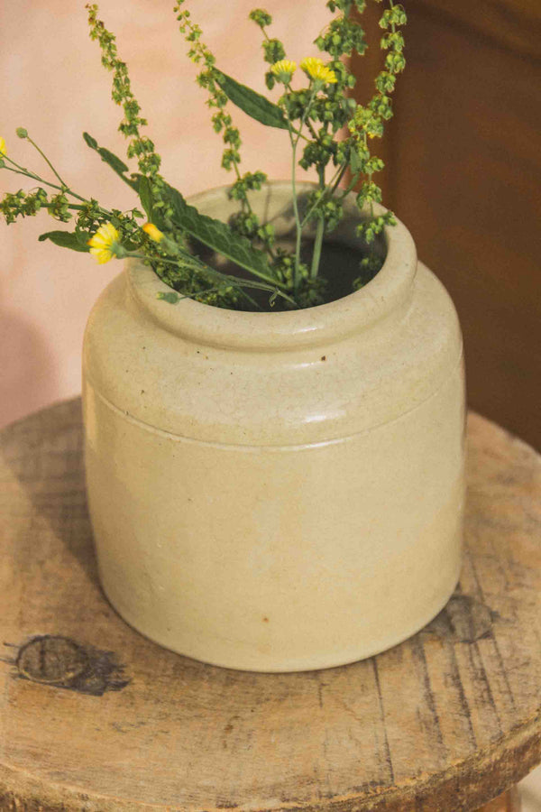 pot-moutarde-beige-ancien-Collection-ete-Eloge-Paris-Brocante-Boheme