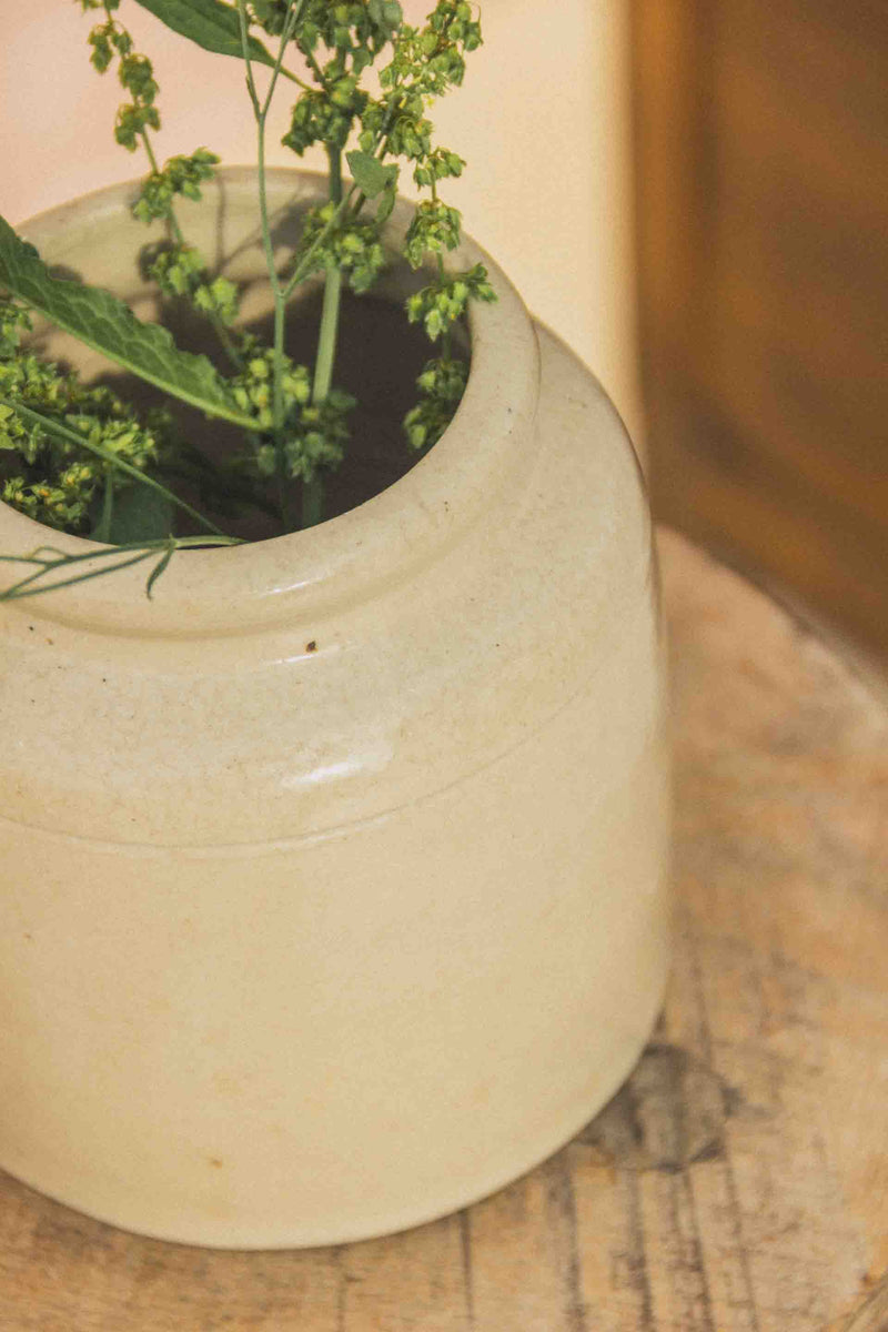 pot-moutarde-beige-ancien-Collection-ete-Eloge-Paris-Brocante-Boheme