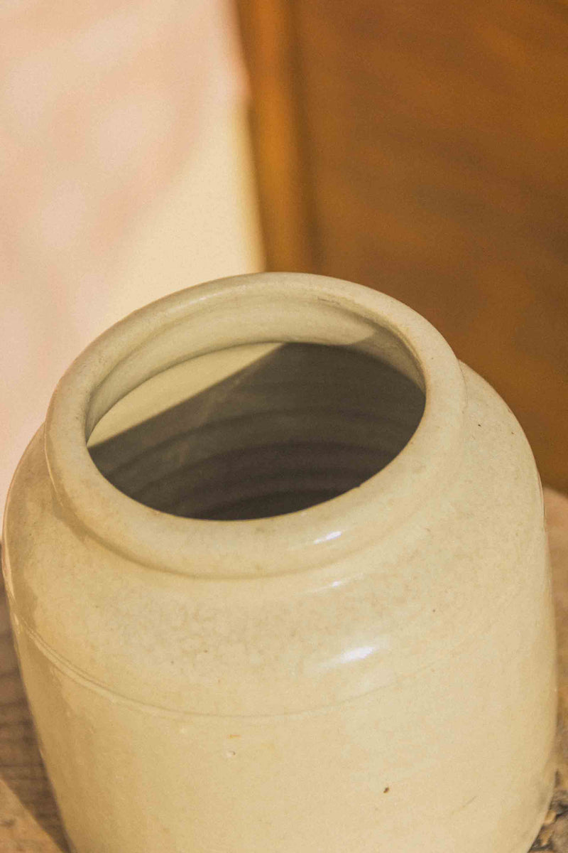 pot-moutarde-beige-ancien-Collection-ete-Eloge-Paris-Brocante-Boheme