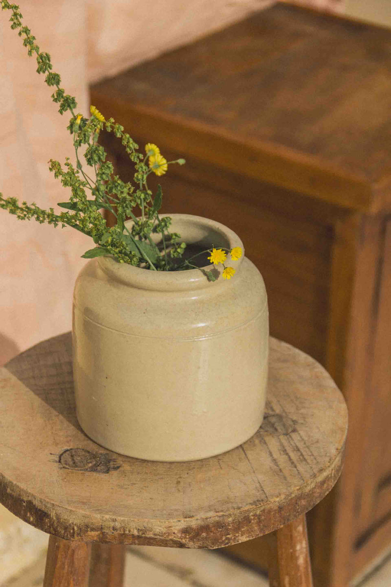 pot-moutarde-beige-ancien-Collection-ete-Eloge-Paris-Brocante-Boheme