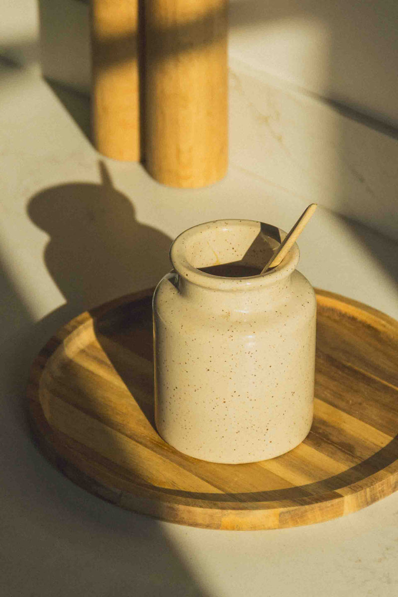 pot-moutarde-beige-mouchete-vintage-Collection-printemps-Eloge-Paris-Brocante-Boheme