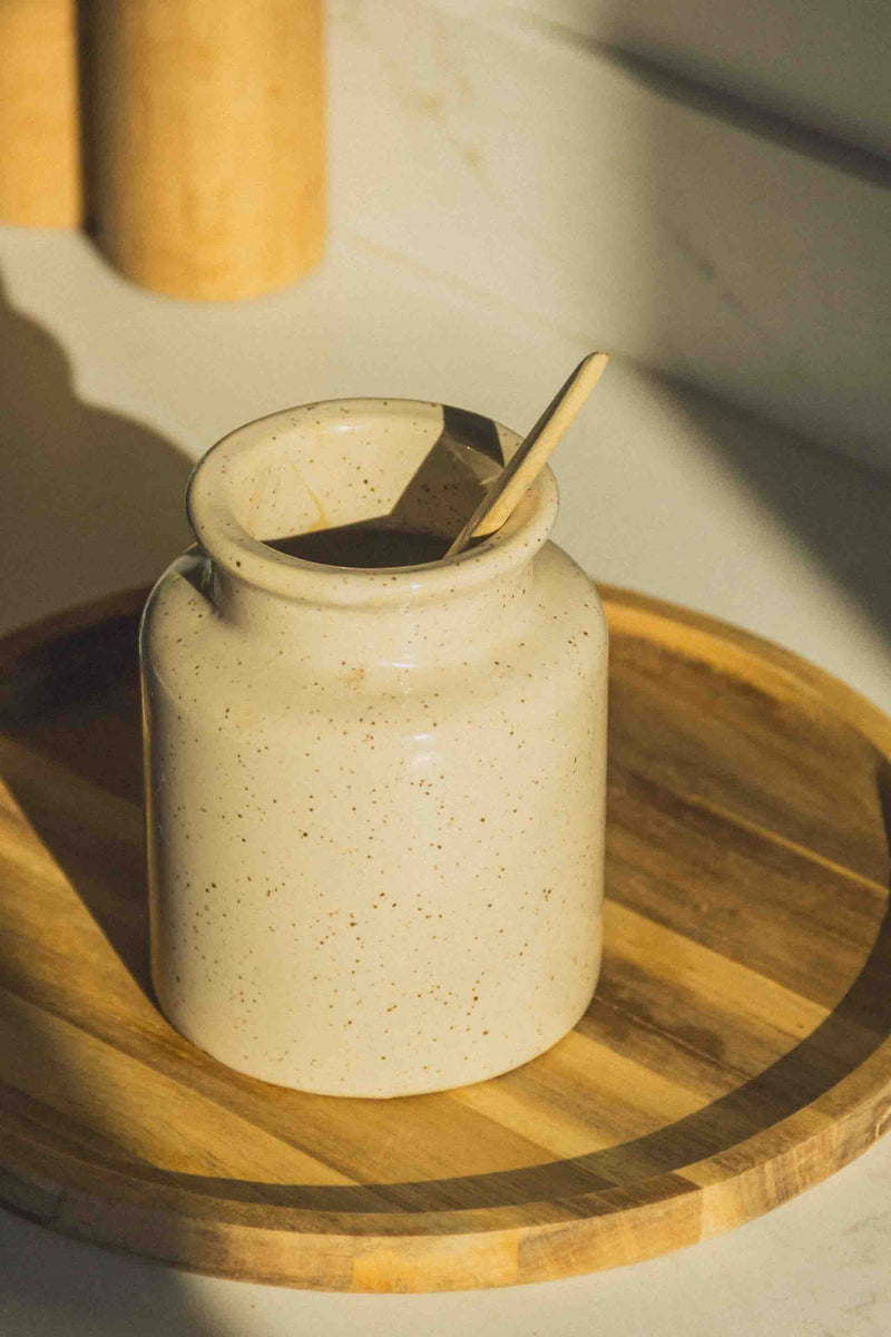 pot-moutarde-beige-mouchete-vintage-Collection-printemps-Eloge-Paris-Brocante-Boheme