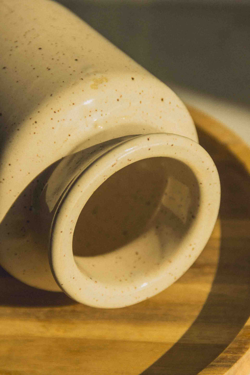 pot-moutarde-beige-mouchete-vintage-Collection-printemps-Eloge-Paris-Brocante-Boheme