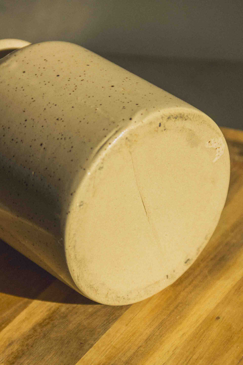 pot-moutarde-beige-mouchete-vintage-Collection-printemps-Eloge-Paris-Brocante-Boheme