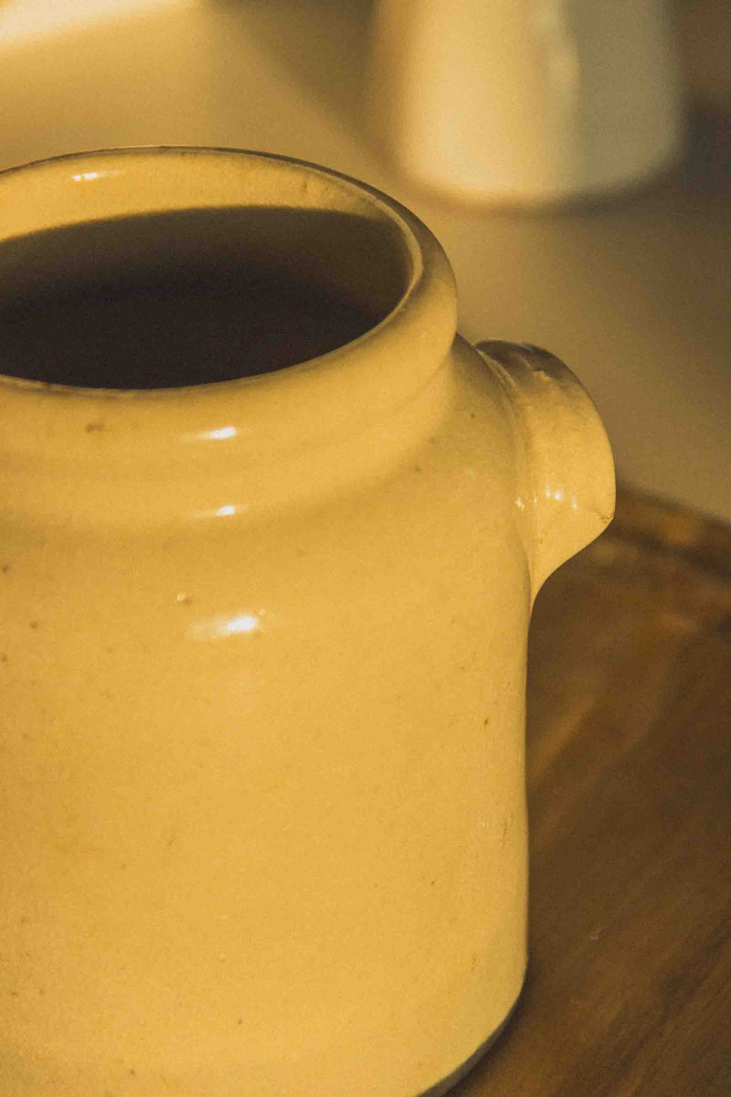 pot-moutarde-gres-beige-Collection-automne-Eloge-Paris-Brocante-Boheme