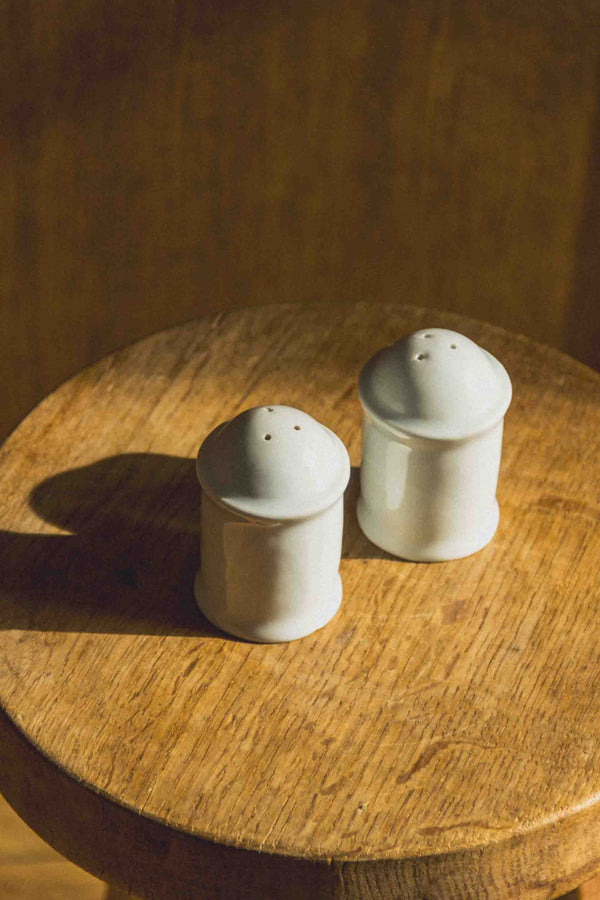 saliere-poivriere-ceramique-blanche-Collection-printemps-Eloge-Paris-Brocante-Boheme