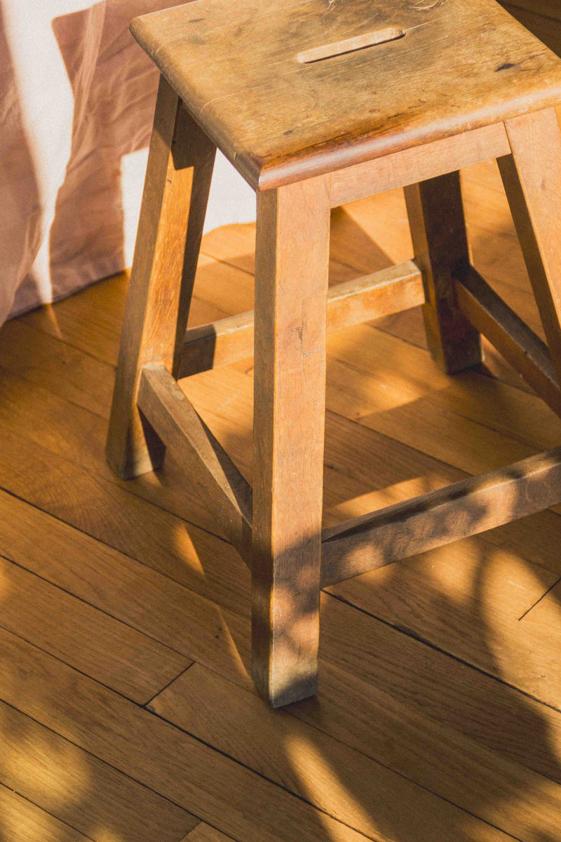 tabouret-bois-ancien-Collection-automne-cosy-Eloge-Paris-Brocante-Boheme