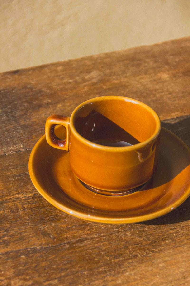 tasses-ocre-vintage-Collection-automne-Eloge-Paris-Brocante-Boheme