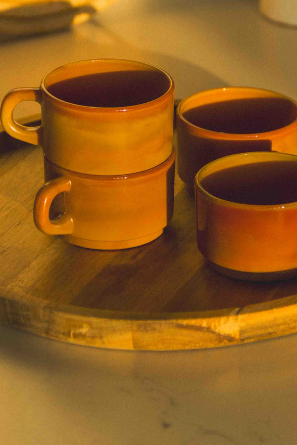 tasses-verre-ocre-arcopal-vintage-Collection-automne-Eloge-Paris-Brocante-Boheme
