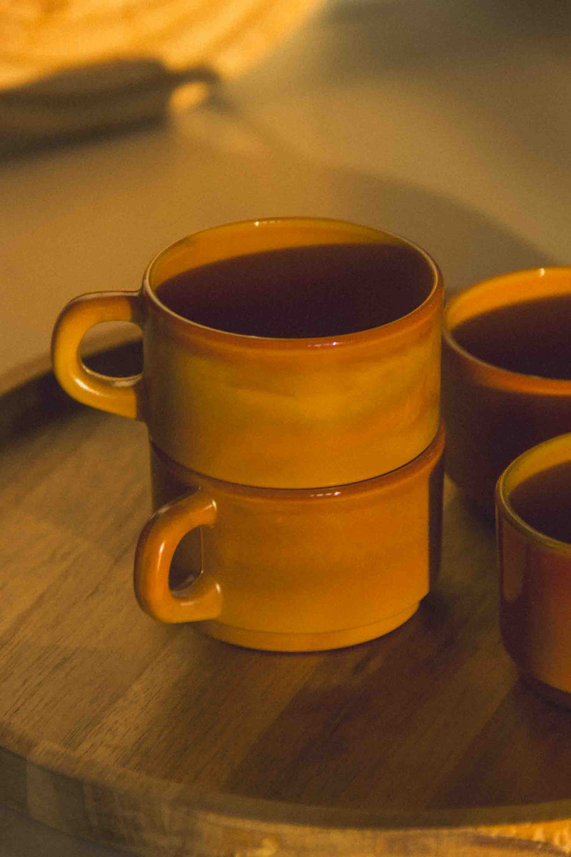 tasses-verre-ocre-arcopal-vintage-Collection-automne-Eloge-Paris-Brocante-Boheme