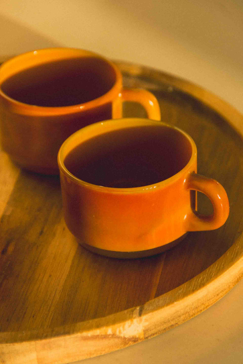tasses-verre-ocre-arcopal-vintage-Collection-automne-Eloge-Paris-Brocante-Boheme