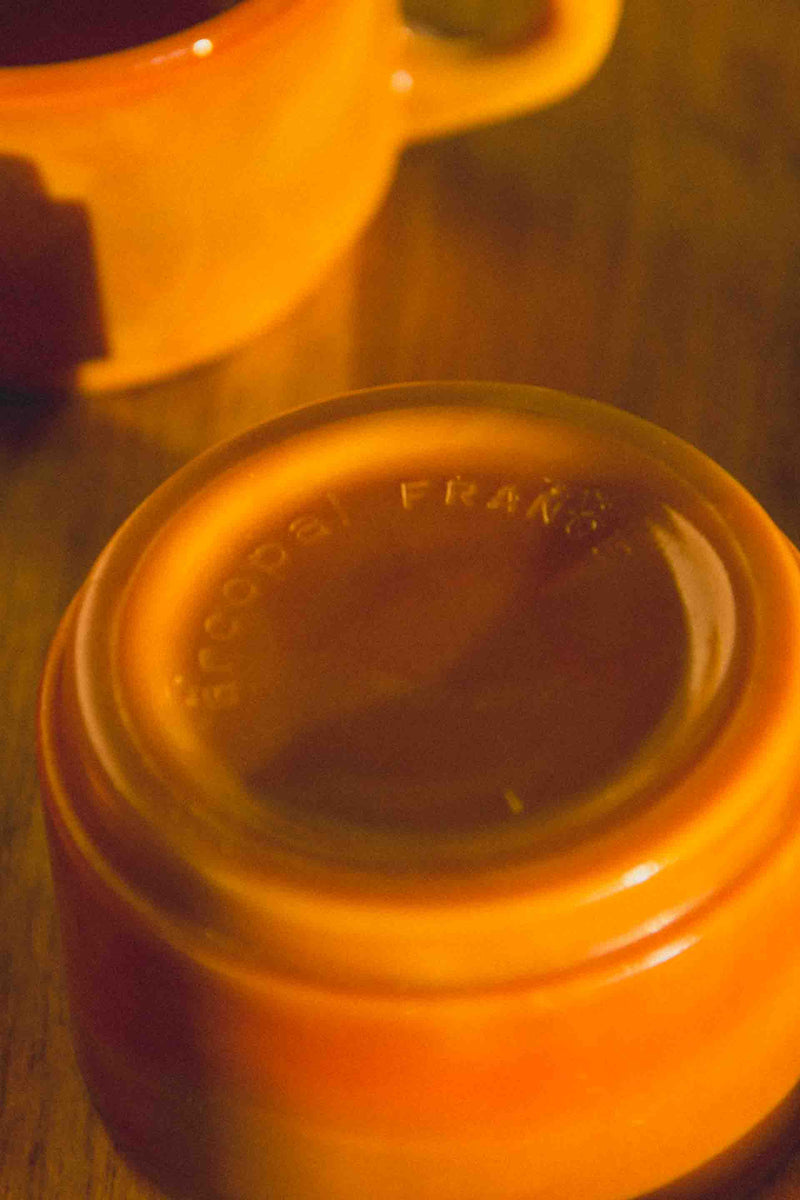 tasses-verre-ocre-arcopal-vintage-Collection-automne-Eloge-Paris-Brocante-Boheme