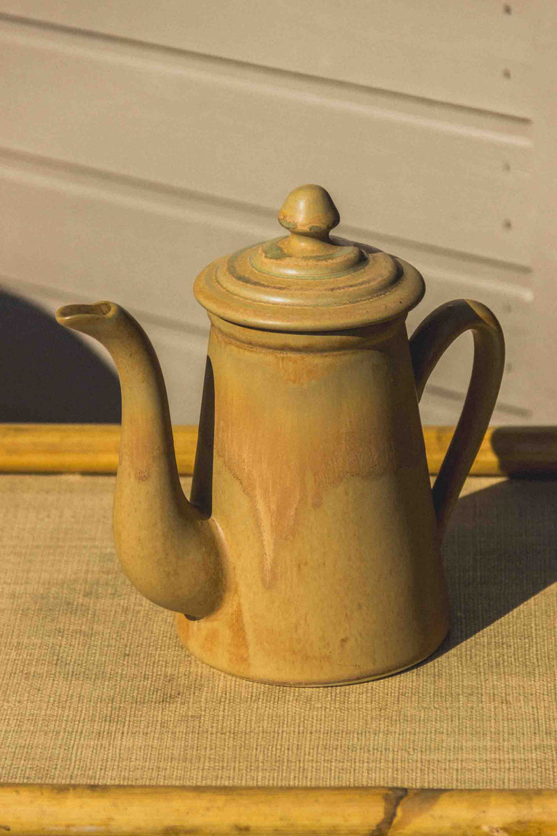 theiere-beige-fonce-vintage-Collection-ete-Eloge-Paris-Brocante-Boheme