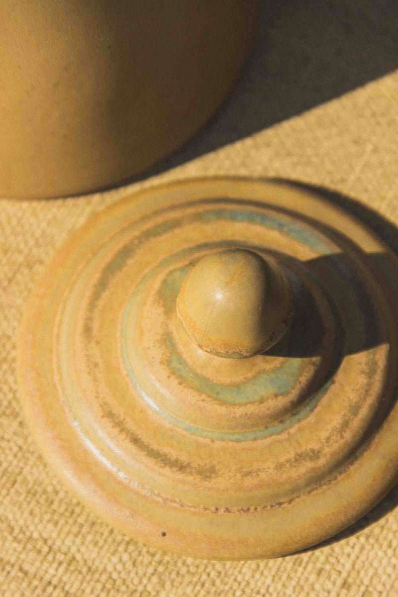 theiere-beige-fonce-vintage-Collection-ete-Eloge-Paris-Brocante-Boheme