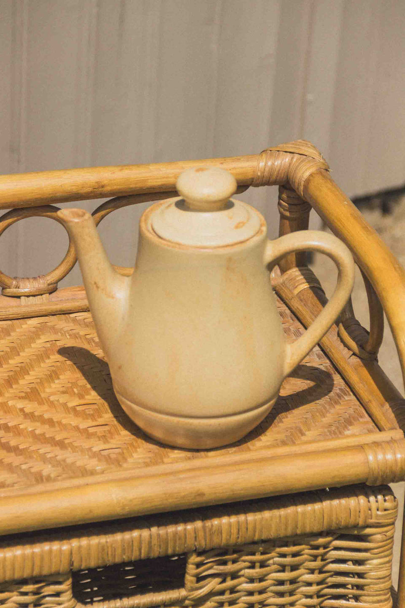theiere-beige-vintage-Collection-ete-Eloge-Paris-Brocante-Boheme